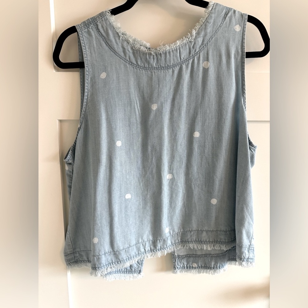 Cloth & Stone Chambray Polka Dot Cropped Top — Size L 🤍